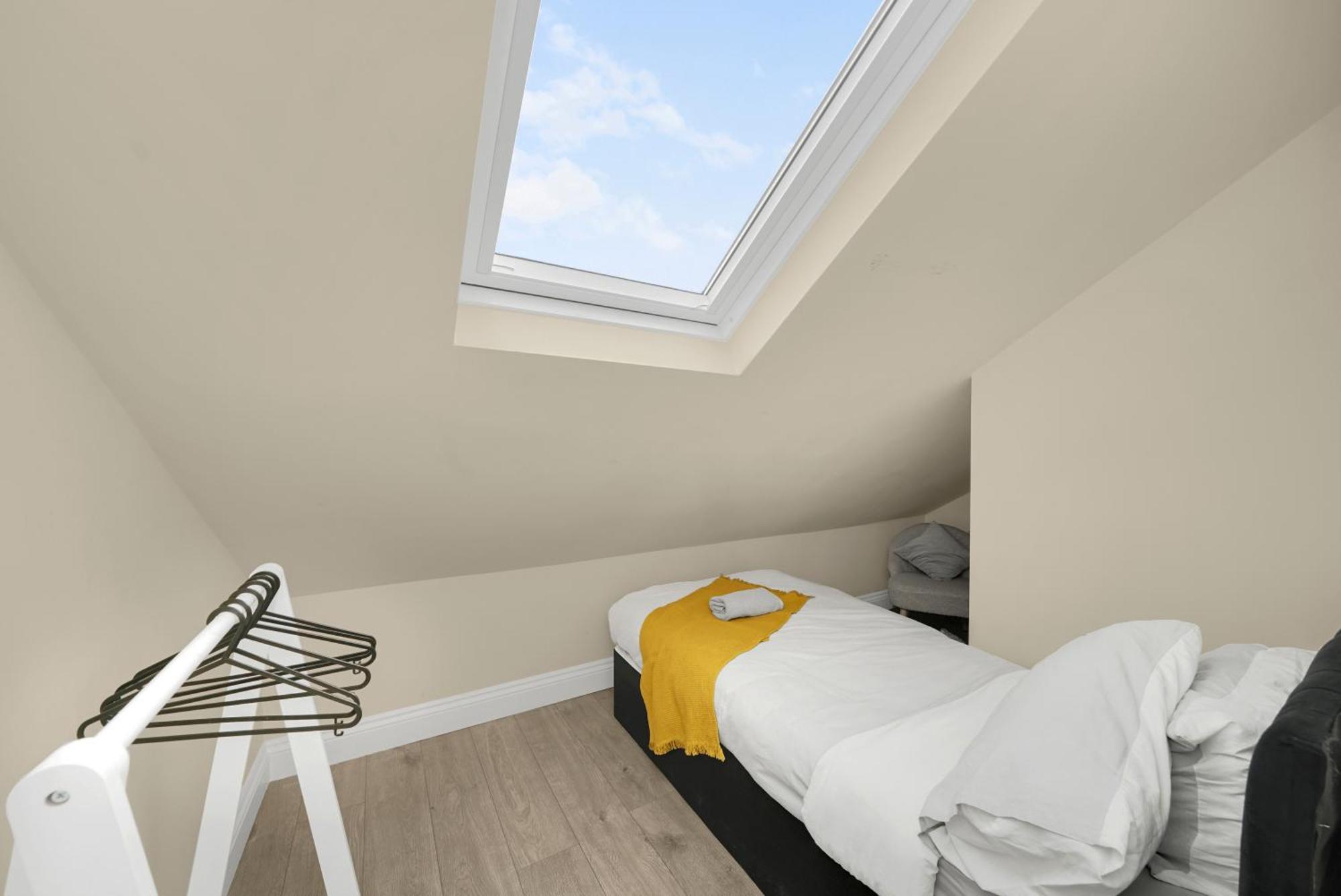 Apartamento Cosy On Elizabeth Line - Free Parking Londres