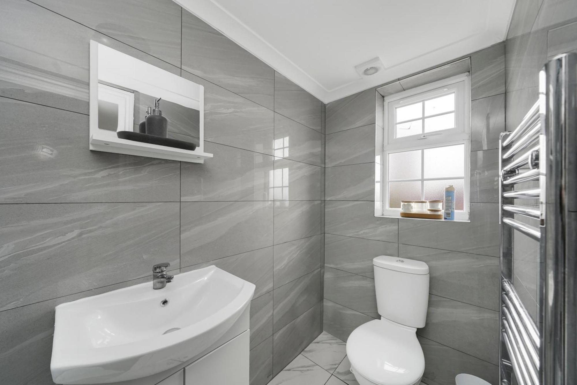 Cosy On Elizabeth Line - Free Parking Londres