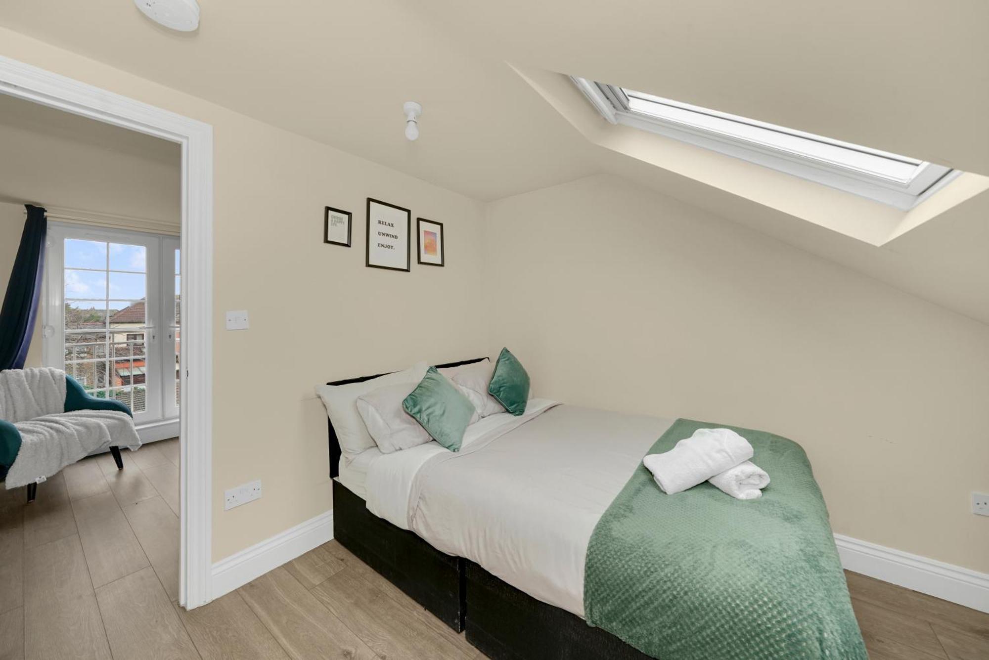 Apartamento Cosy On Elizabeth Line - Free Parking
