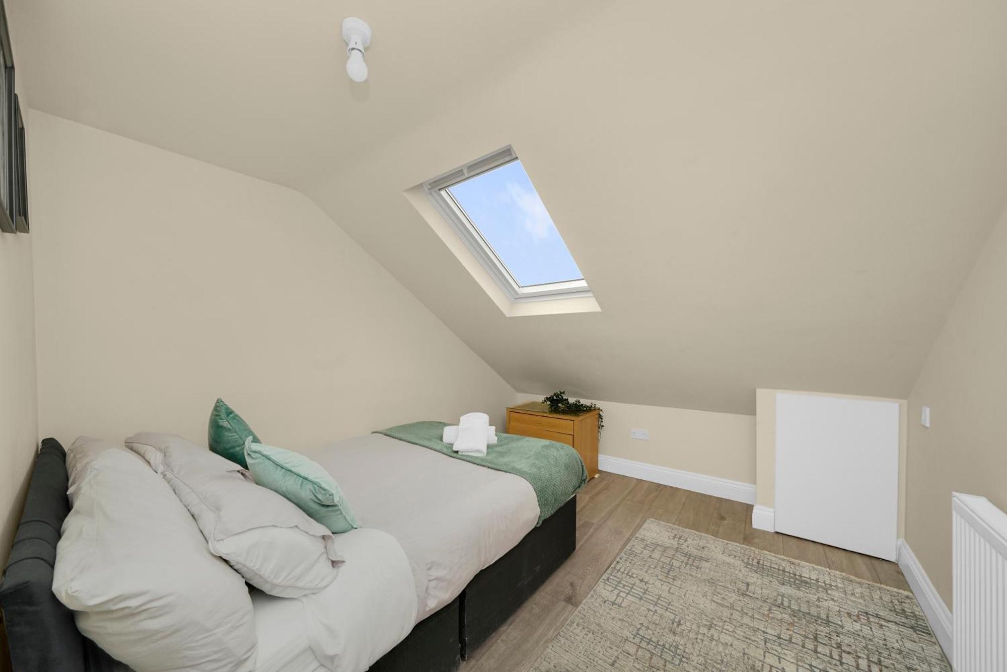 Cosy On Elizabeth Line - Free Parking Apartamento *