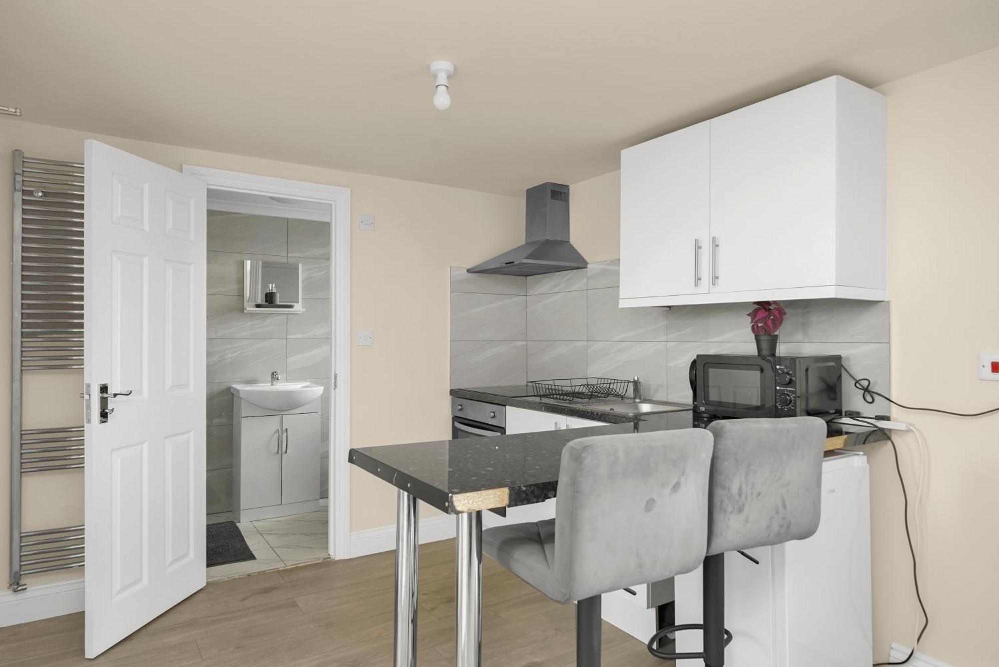 Cosy On Elizabeth Line - Free Parking Apartamento *