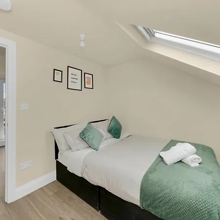 Cosy London Apartment On Elizabeth Line - Free Parking Exterior photo