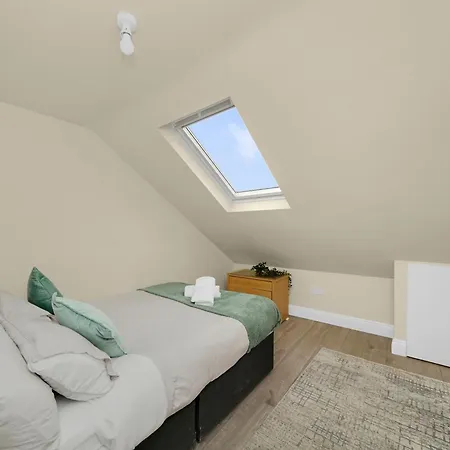 Cosy London Apartment On Elizabeth Line - Free Parking Exterior photo