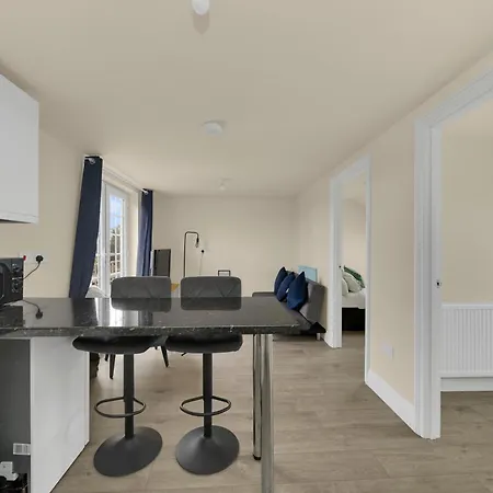 Cosy London Apartment On Elizabeth Line - Free Parking Exterior photo