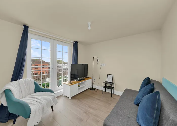 Cosy London Apartment On Elizabeth Line - Free Parking