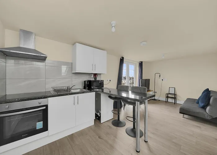 Cosy London Apartment On Elizabeth Line - Free Parking